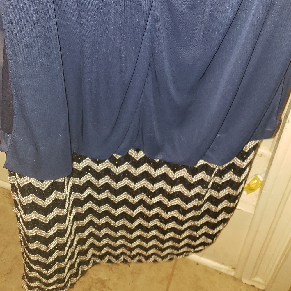 Mini dress - Picture 2 of 3